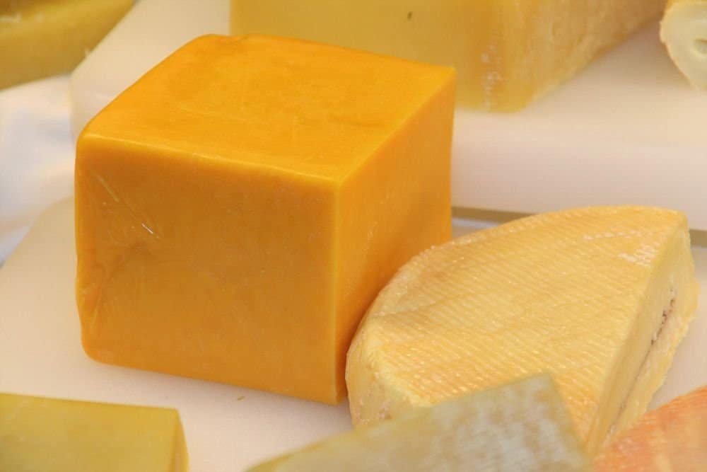 een blok kaas