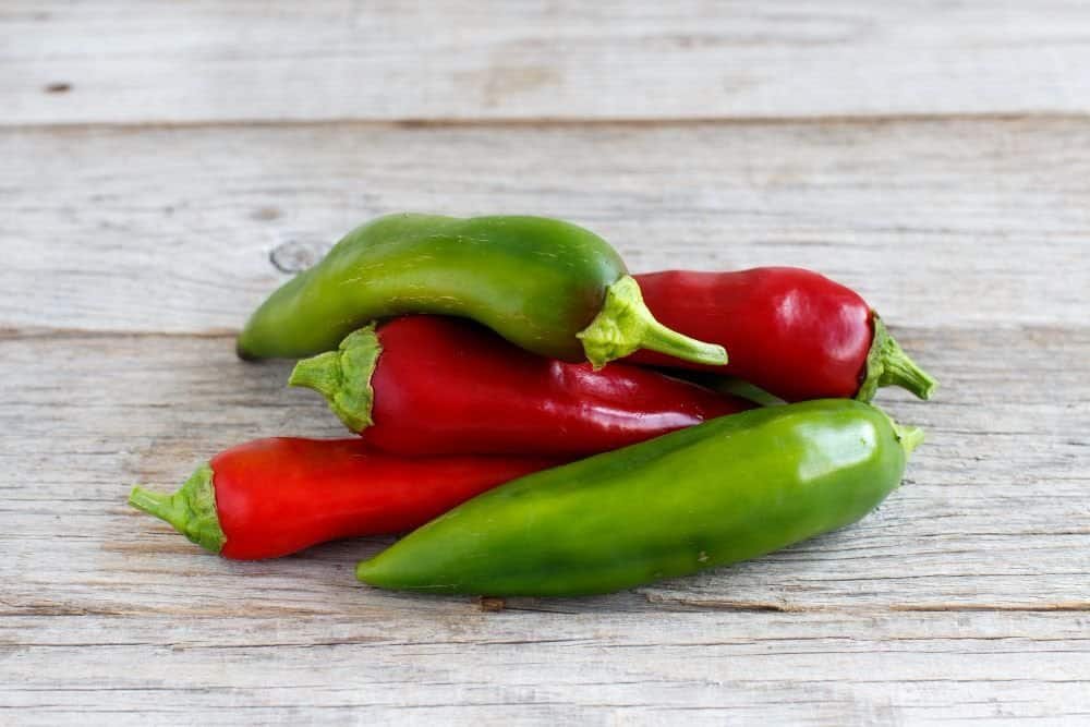 puntpaprika op een tafel