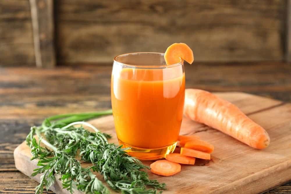 wortelsap in eeen glas