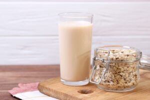 havermelk in een glas