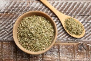 oregano in een bakje